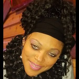 Meet your Posher, Sandi